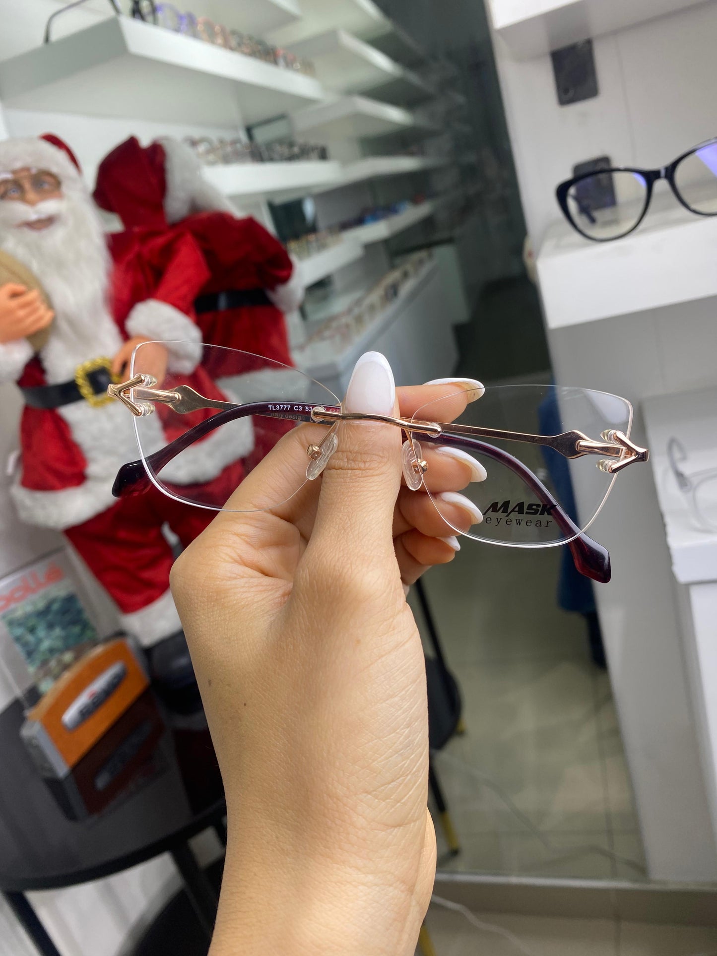 Montura Oftálmica Al Aire Mask Eyewear con Detalles Dorados (Ref. TL3777)