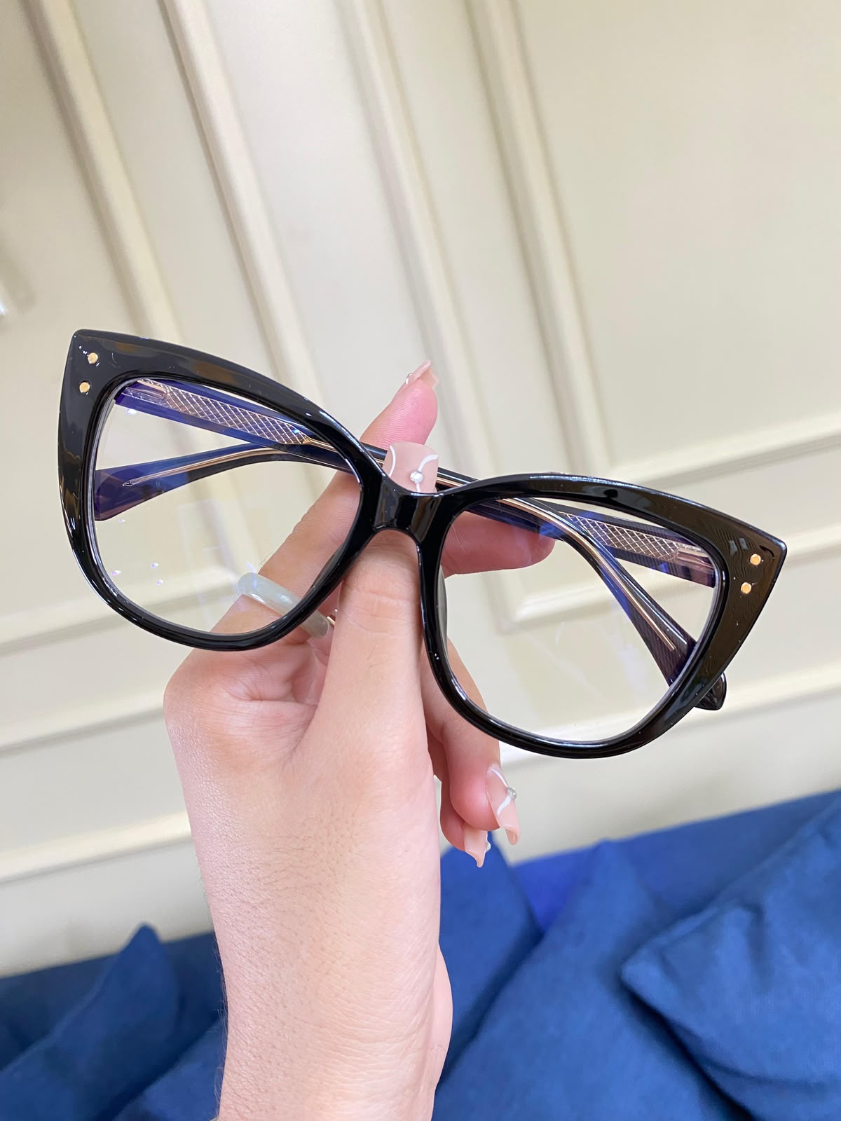 Montura Oftálmica Cat Eye con Detalles Metálicos Texturizados (Ref. 82099)